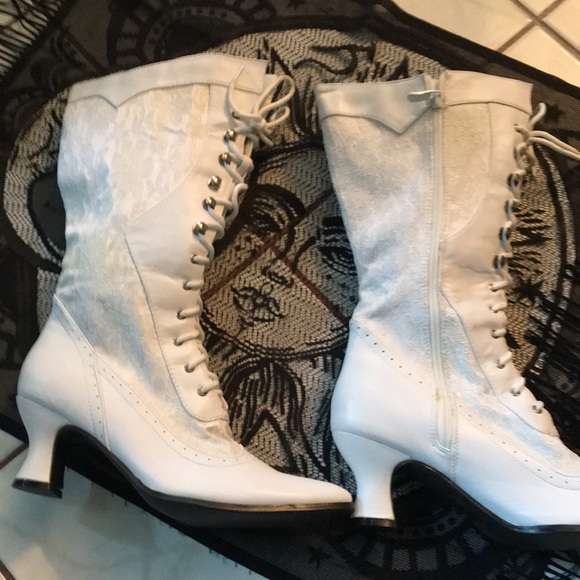 NWOT White “Good Witch” or Bride Dressy Boot - Picture 3 of 7